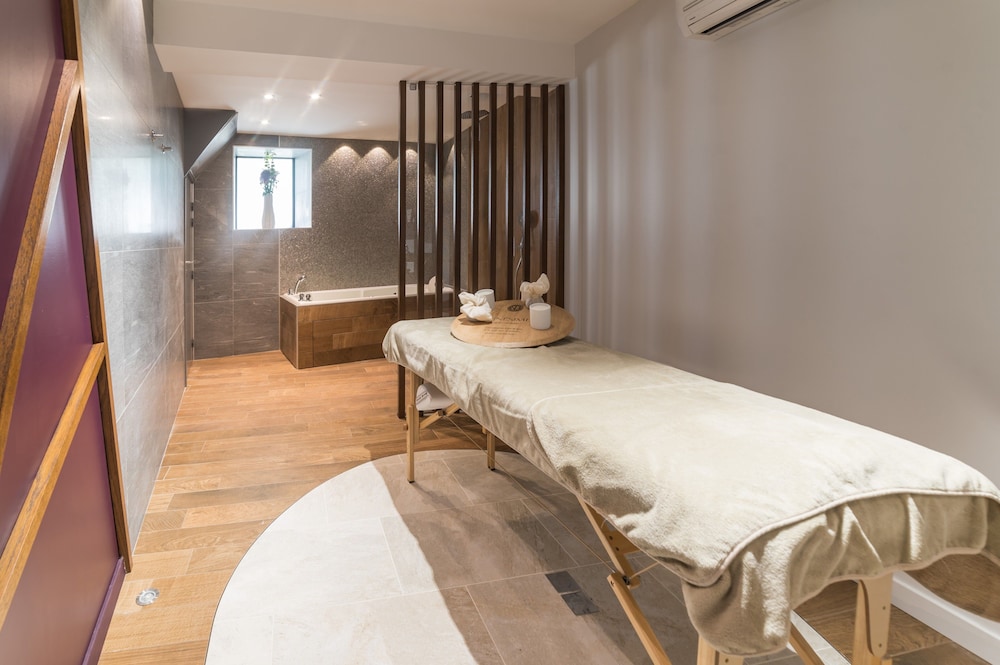 HOSTELLERIE DES CLOS 15/57