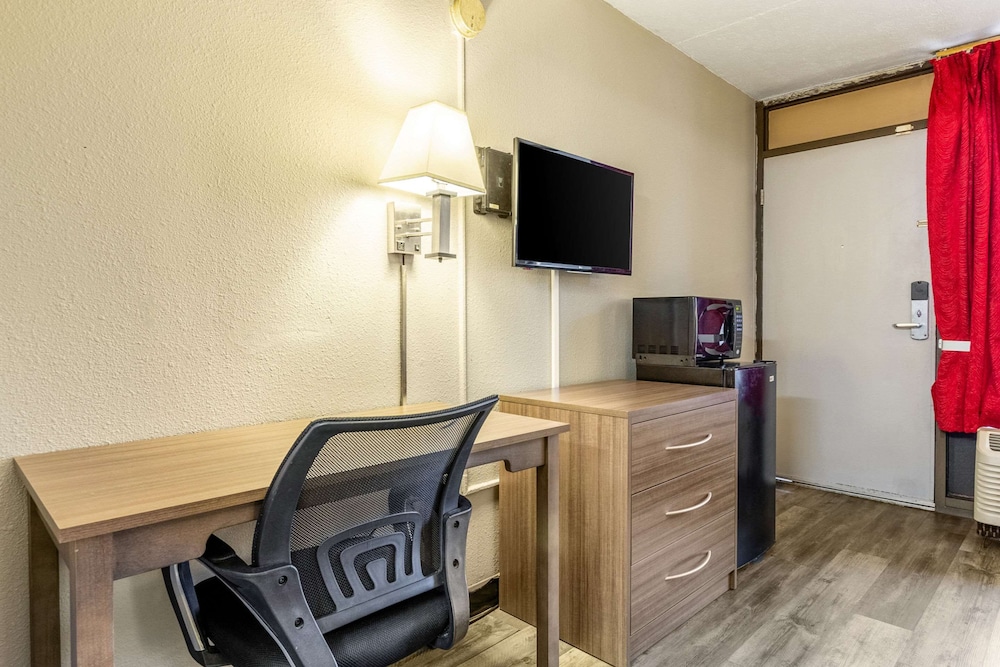 Econo Lodge Seymour, IN 32/37