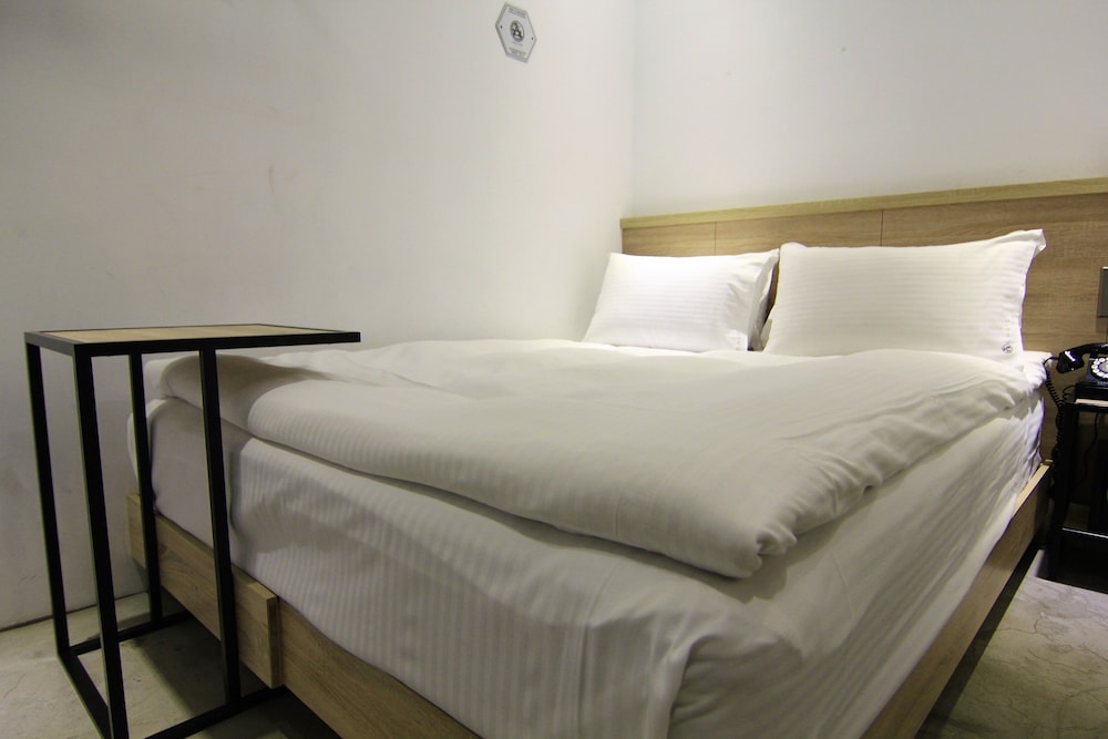 CHASE WALKER HOTEL 18/70