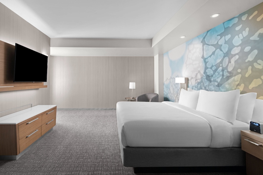 Room at Courtyard by Marriott Clearwater Beach, CLEARWATER BEACH - FL