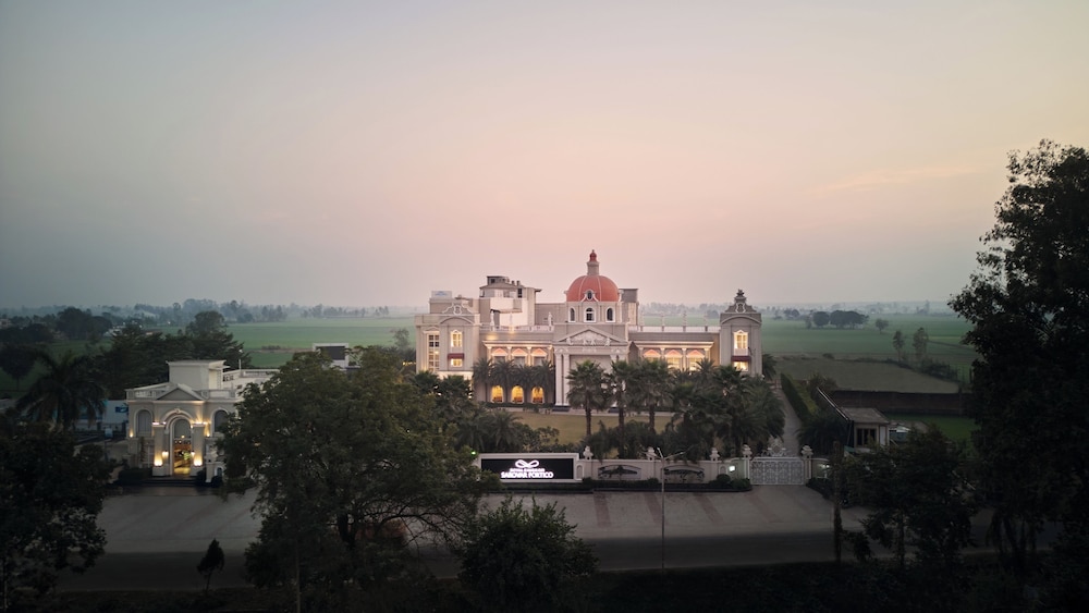 Royal Kingdom Resort 1/42