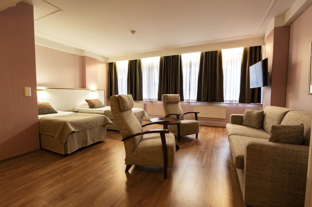 Arthur Hotel 45/65