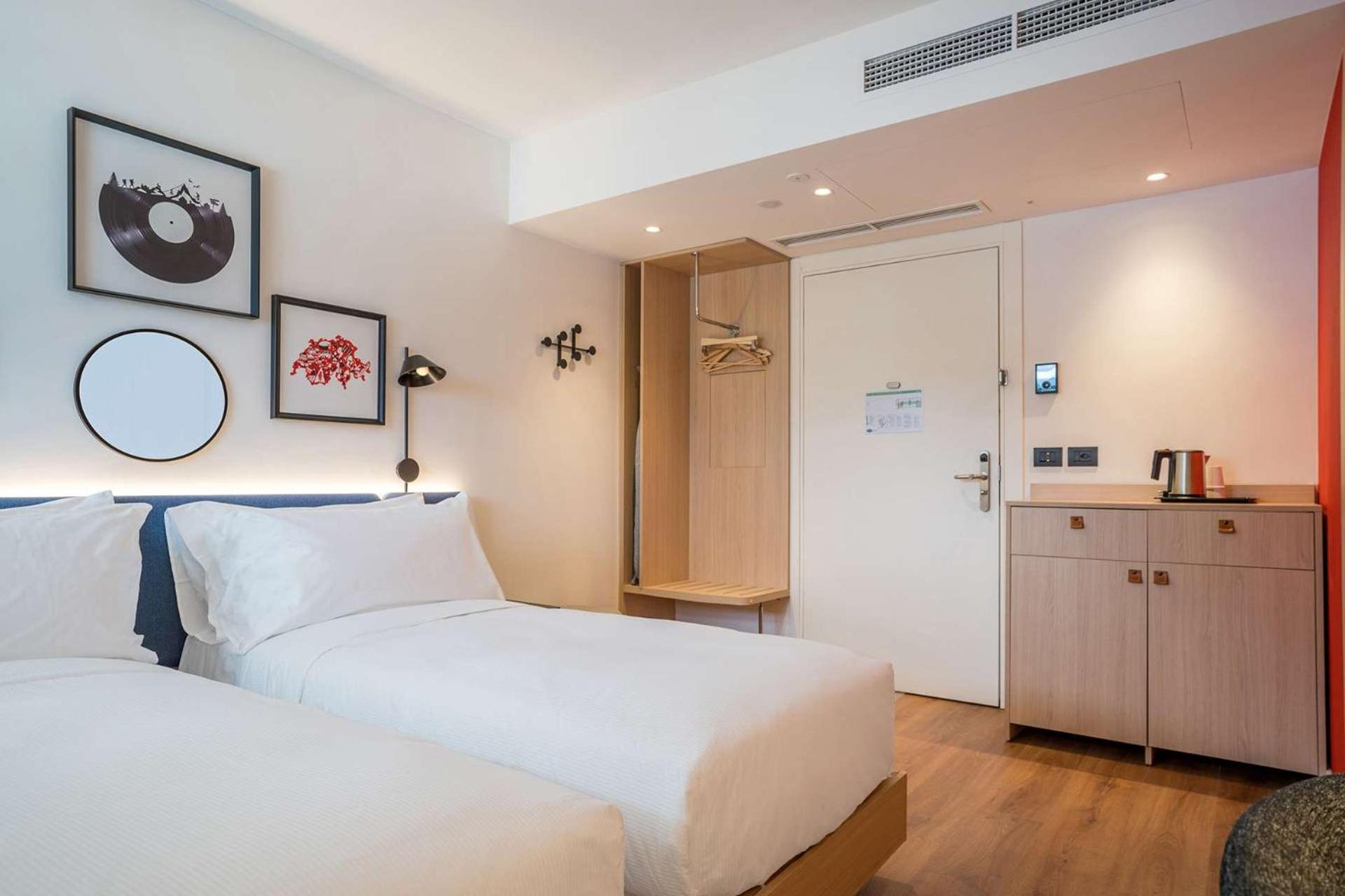 Room, Single Bed, Sofa