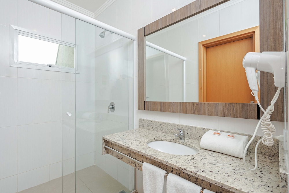 Slim Hotel Curitiba Av. das Torres 25/27