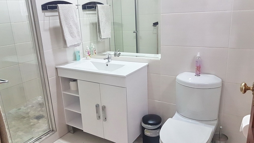 Six Valk Avenue Self Catering Guest House 47/50