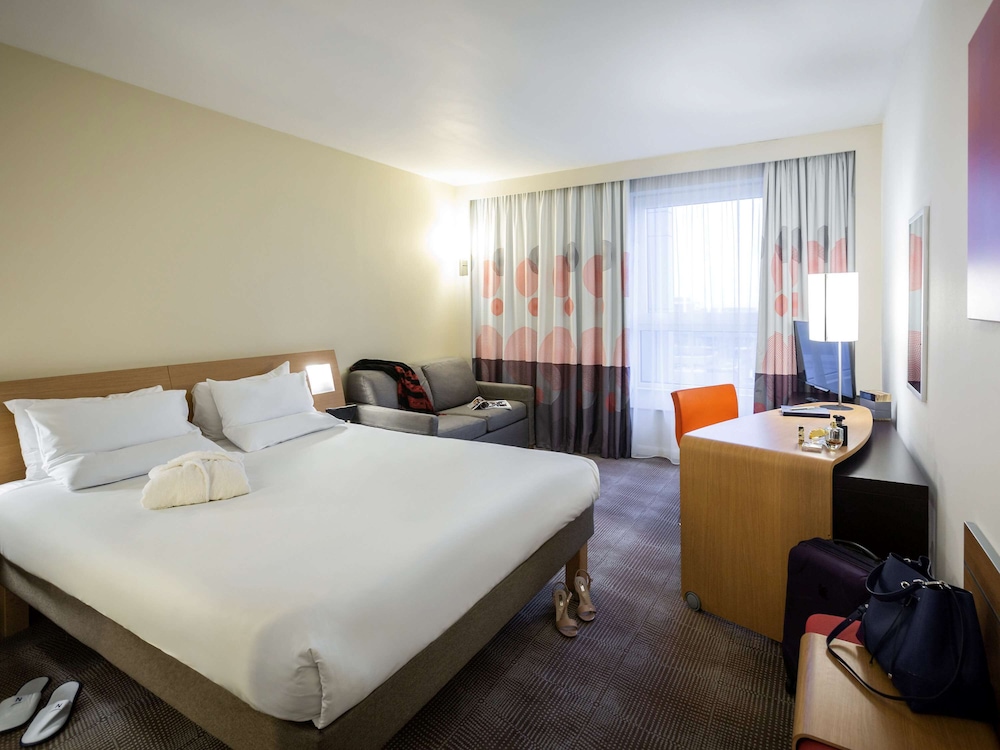 NOVOTEL READING CENTRE 26/80