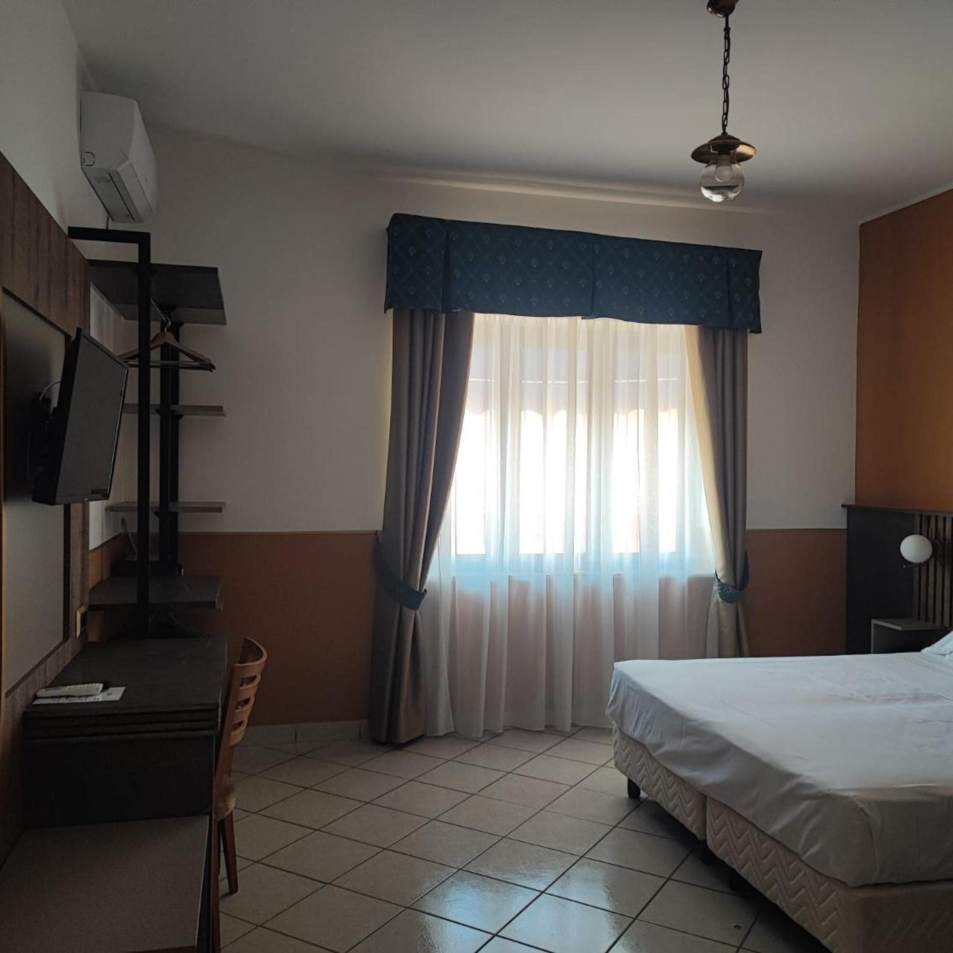 Room, Triple