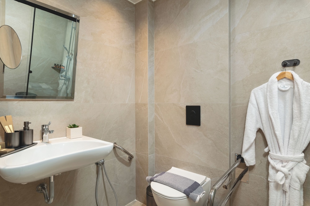 Elia Sea Suites 69/72