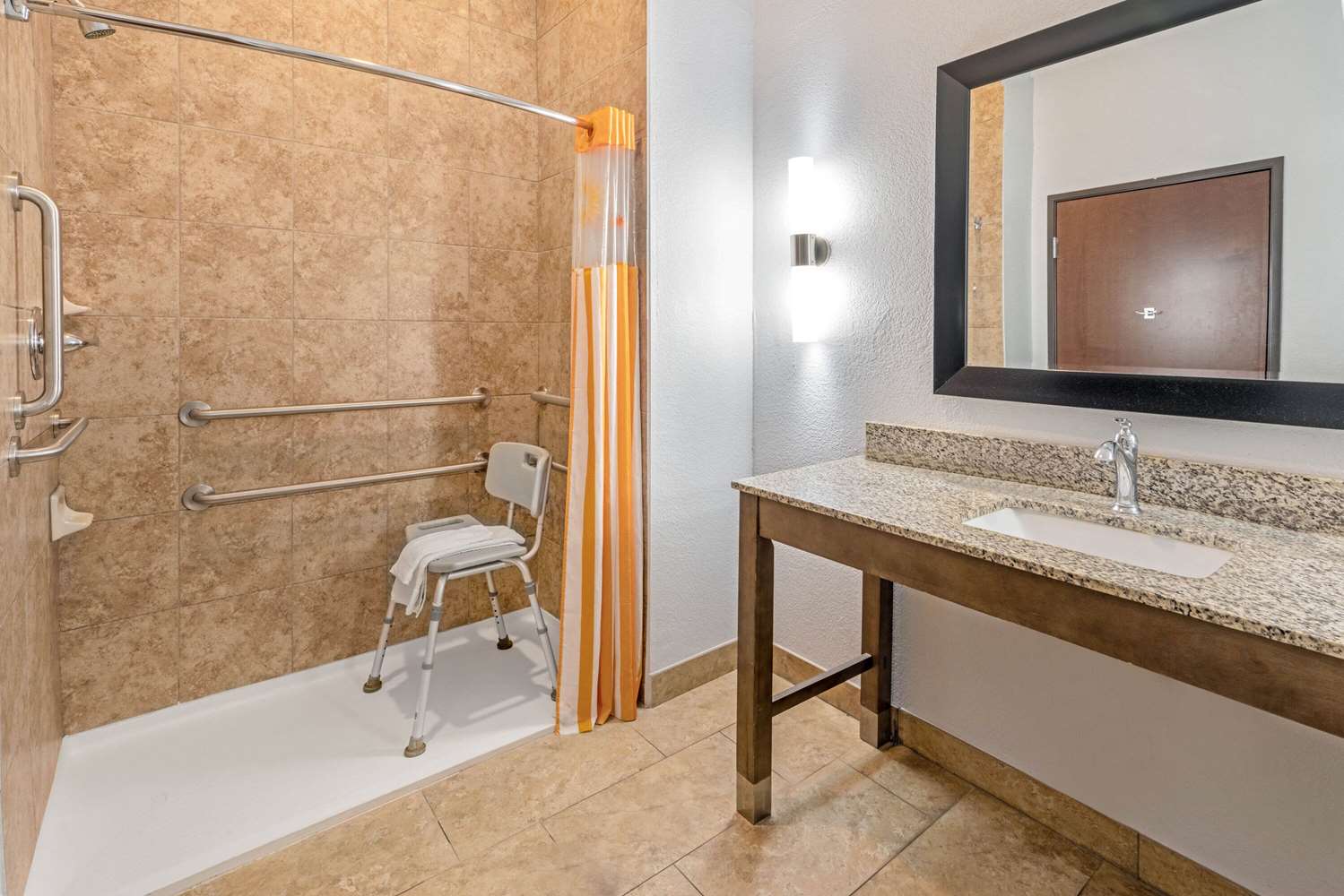 La Quinta Inn & Suites by Wyndham Guthrie 44/47