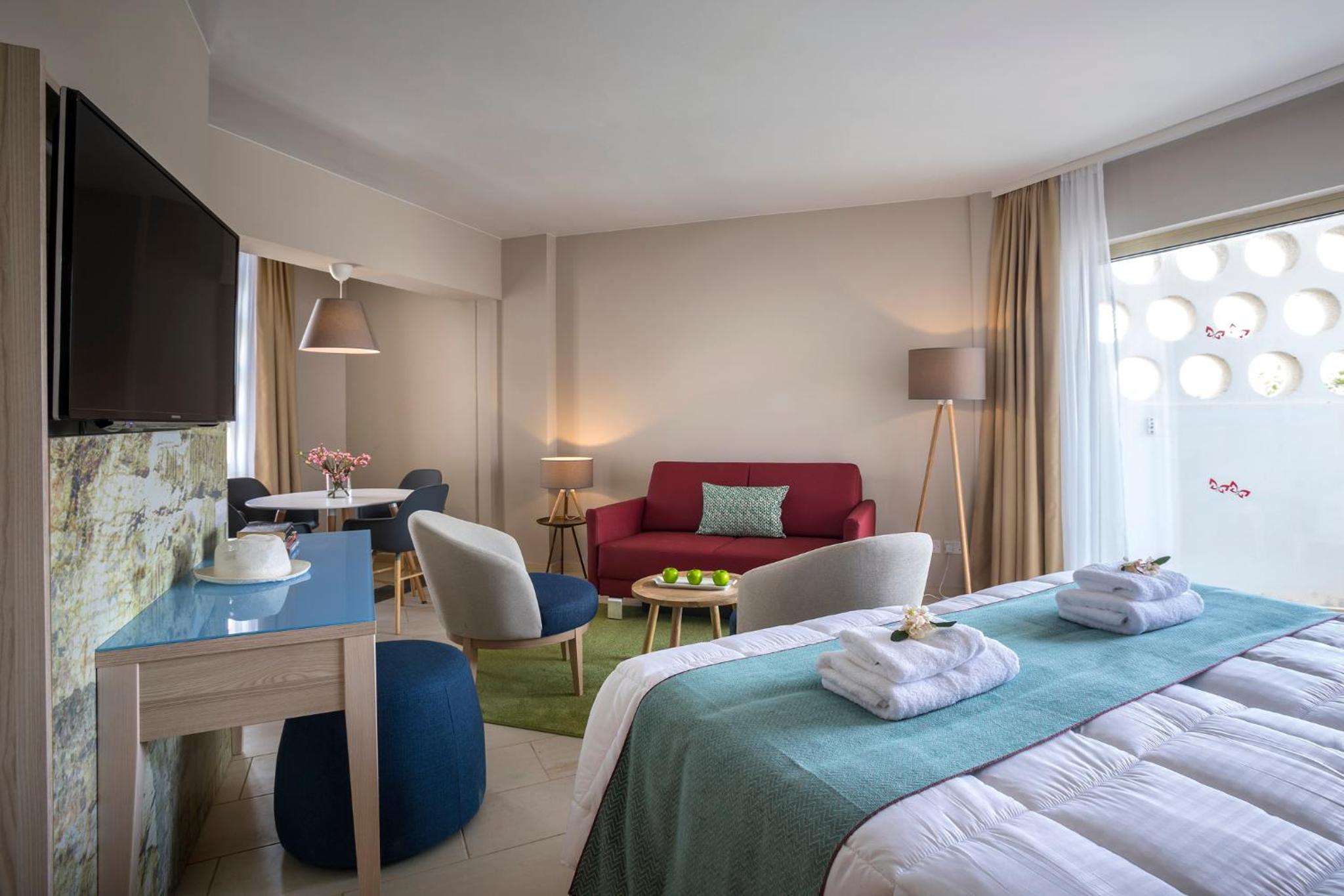 Junior Suite Inland View