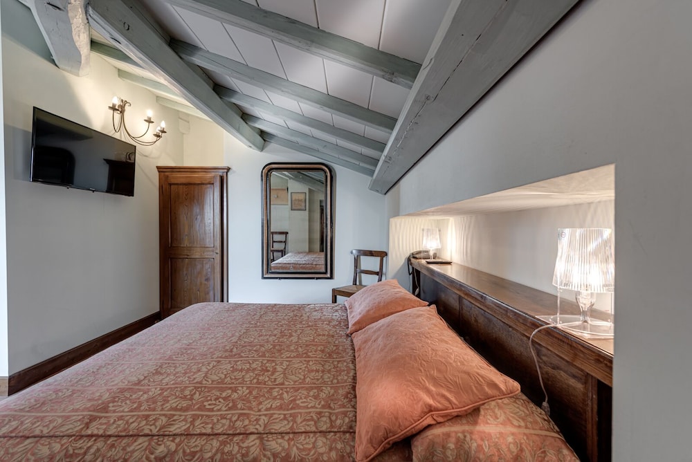 DELUXE, DOUBLE BED