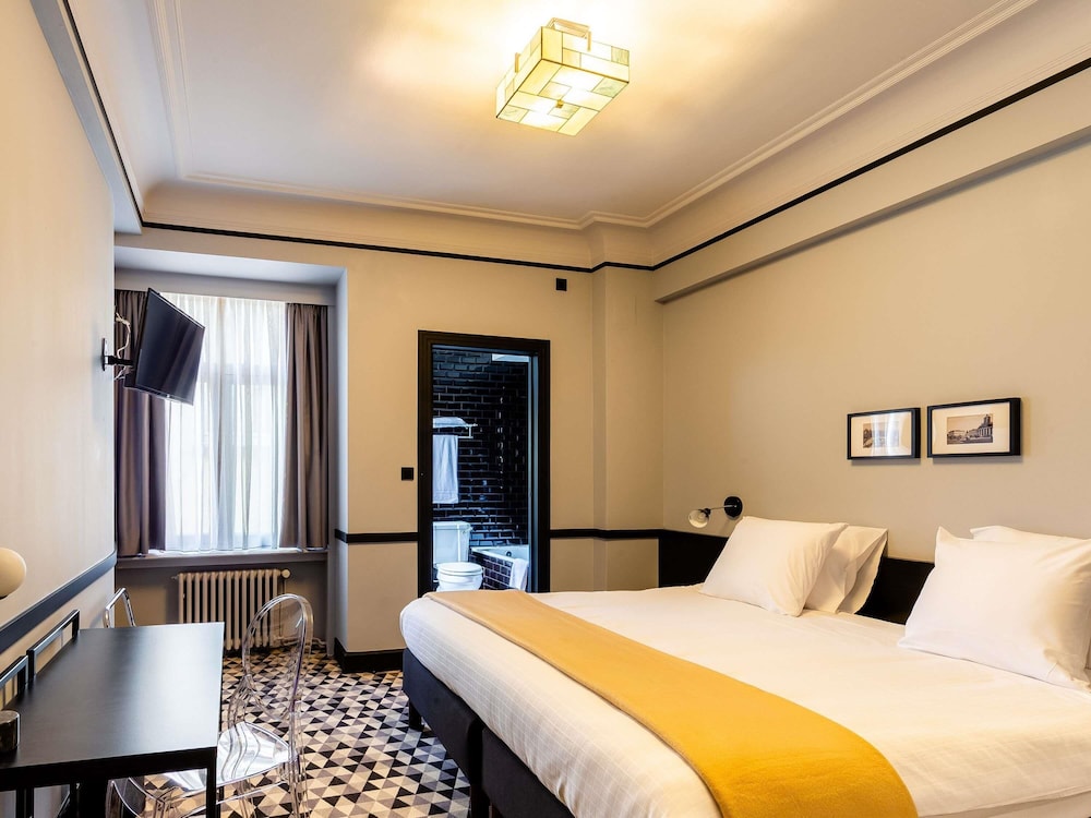 PRIVILEGE, DOUBLE BED