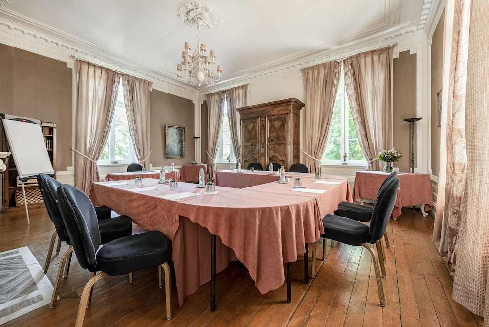 Hotel Chateau Clery 25/37