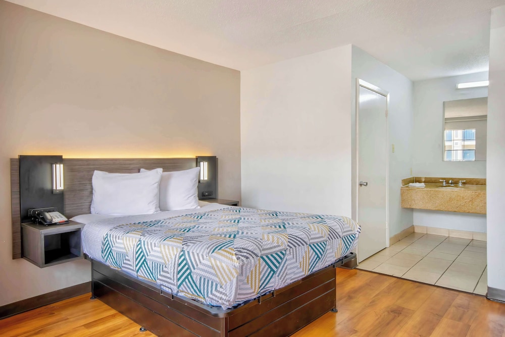 STANDARD, QUEEN BED, ACCESSIBLE