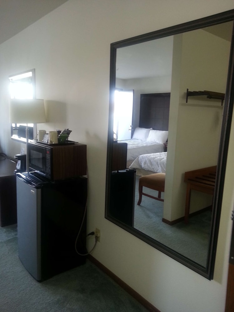 Harlan Inn and Suites By OYO Harlan 13/56