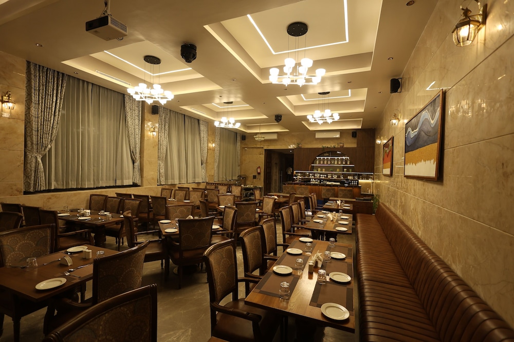 Hotel Rock Regency 44/55