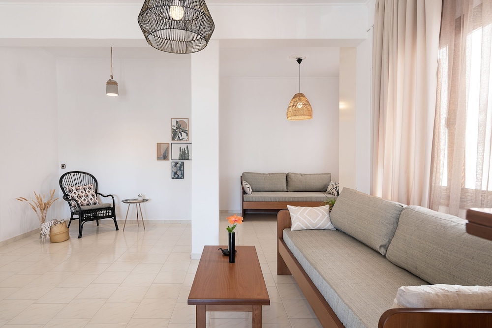 Artemis Hotel Apartments 33/50