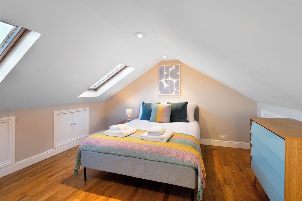 VESTO Three Bedroom Apartment in Clapham 3/26