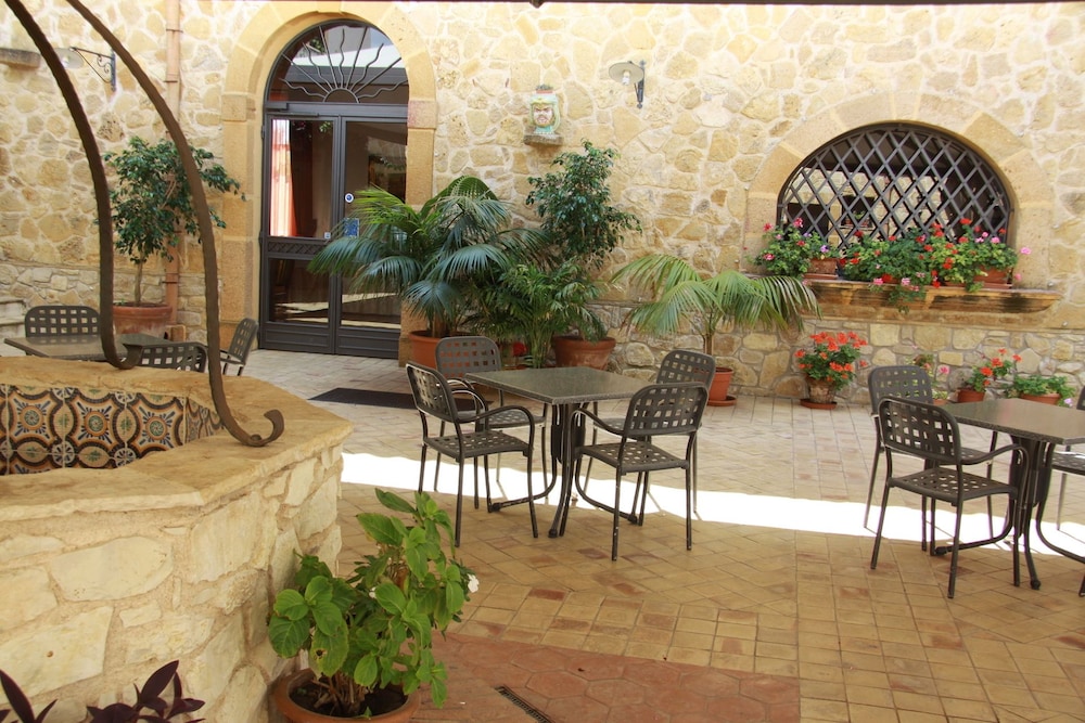 Don Giovanni Hotel 20/36