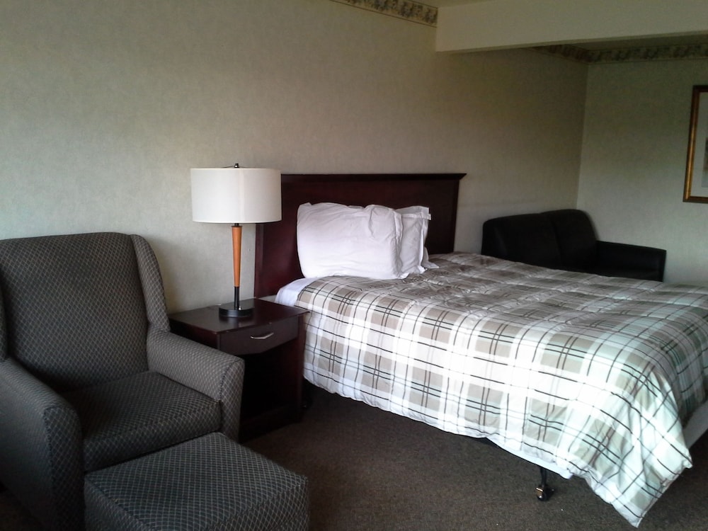 Richland Inn And Suites 25/32