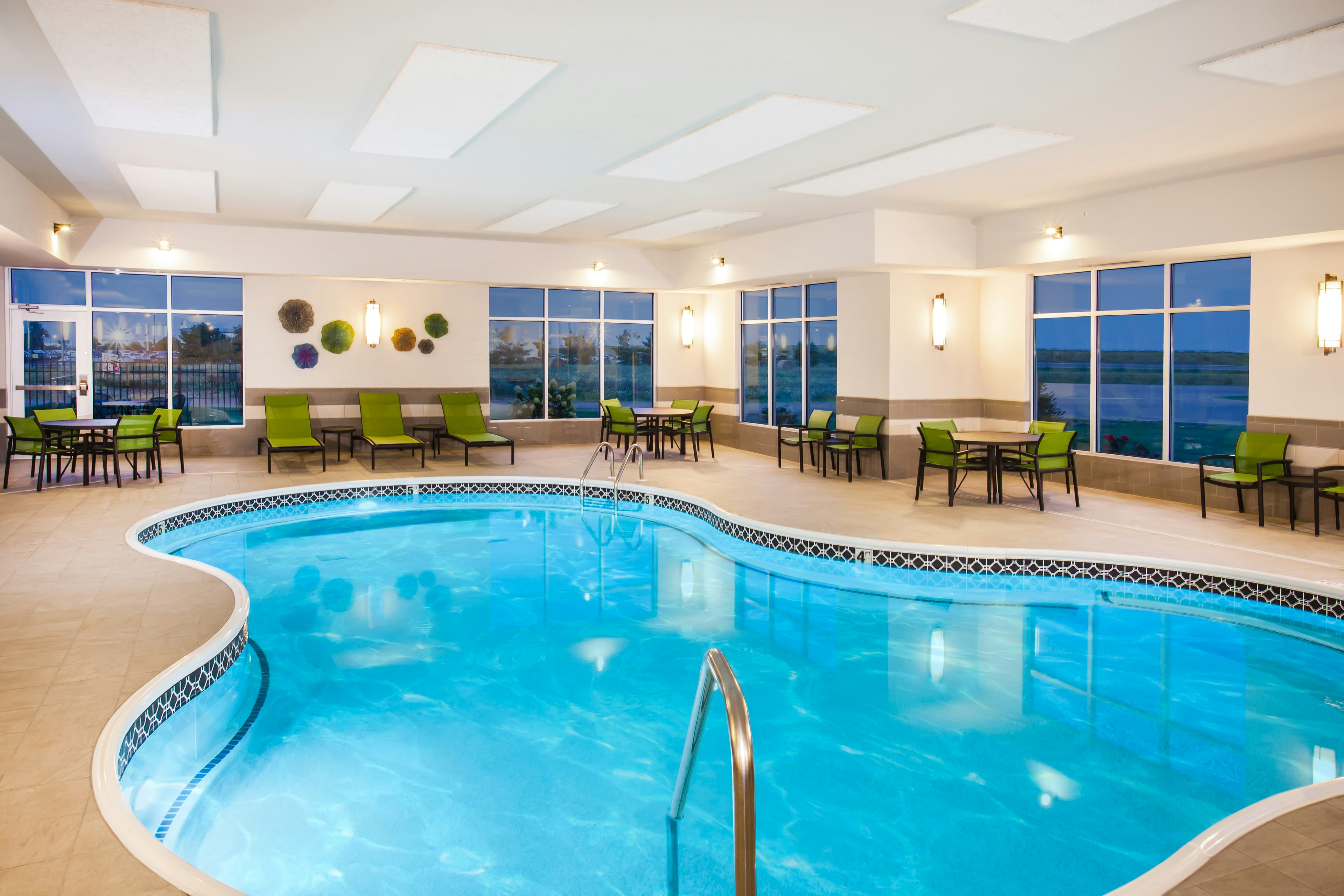 Holiday Inn Express Suites Litchfield West 36/56