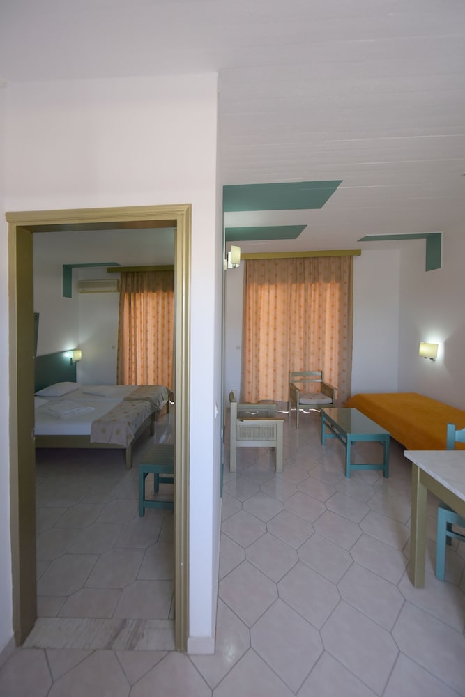 Trianta Hotel Apartments 32/33