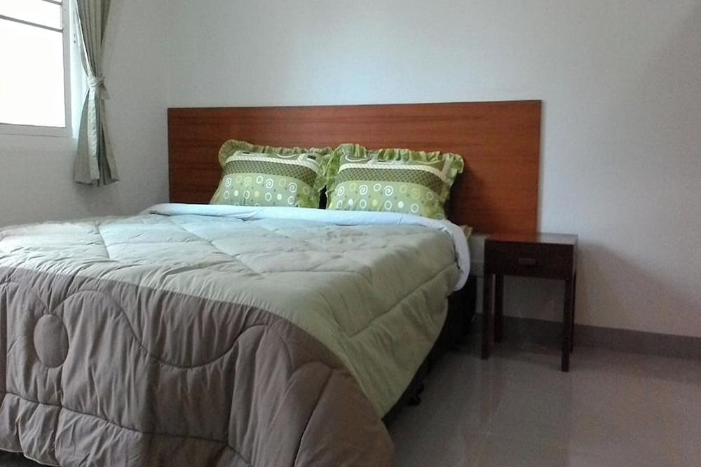 ROOM, DOUBLE BED