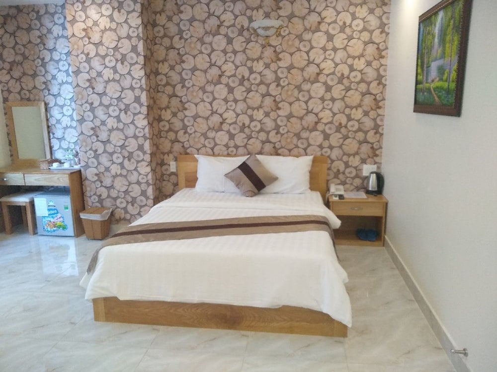 Ngoc Hanh Beach Hotel 25/75