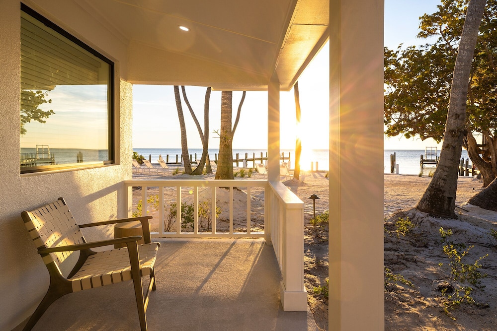 Pines Palms Resort 56/73