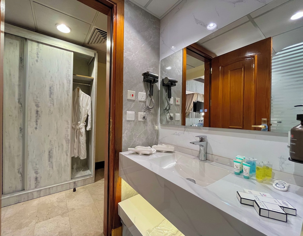 فندق زوار العالمي(Zowar Alalami hotel) 37/43