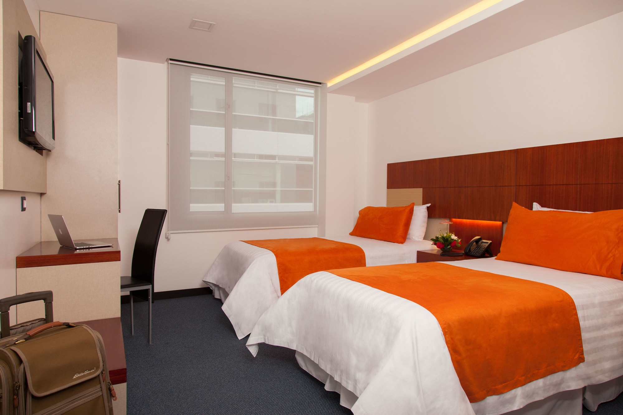 STANDARD, QUEEN BED