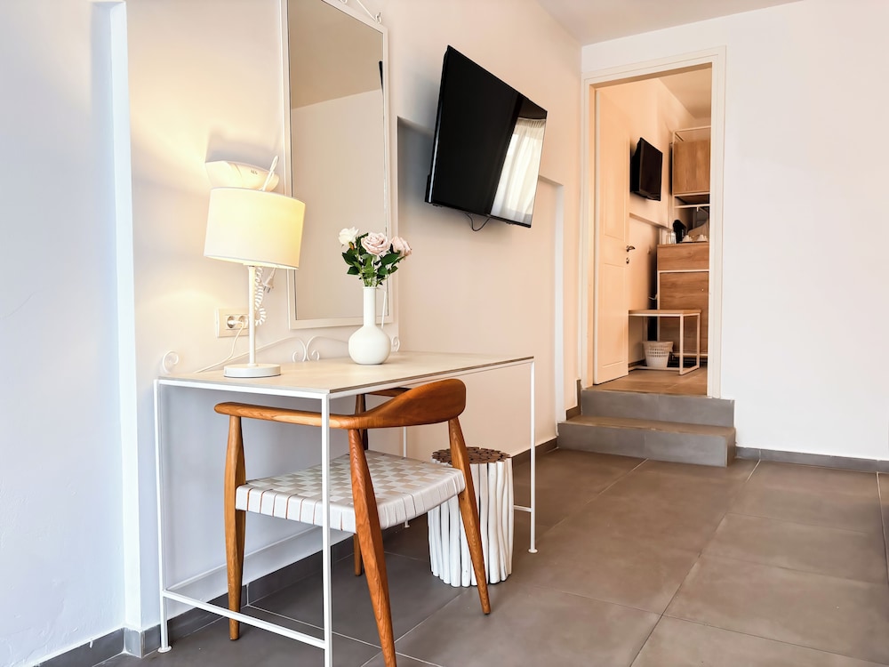 ST. CONSTANTIN SEA HOTEL AND SPA RESORT 32/50