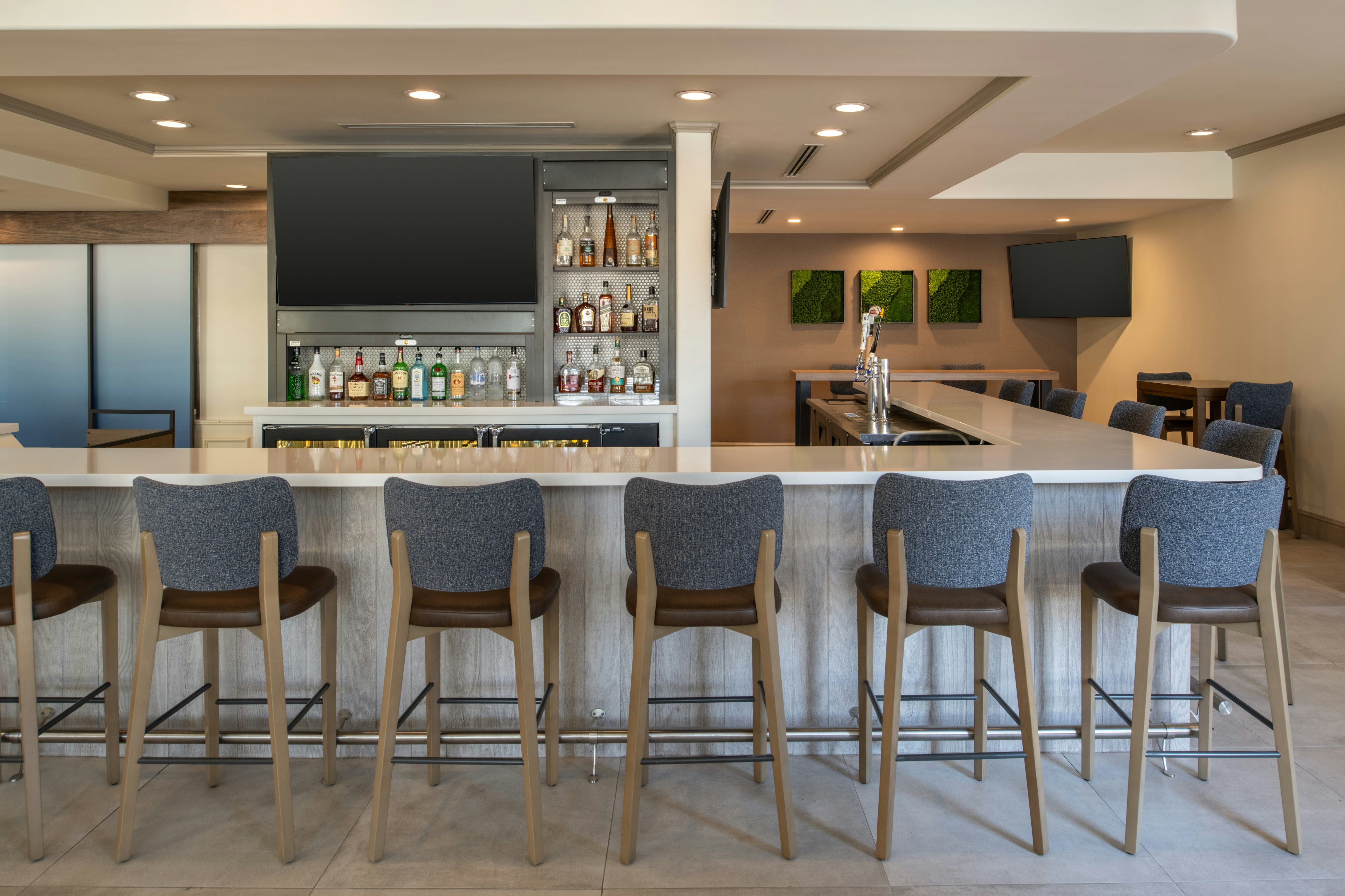 Hilton Garden Inn Fontana 34/46