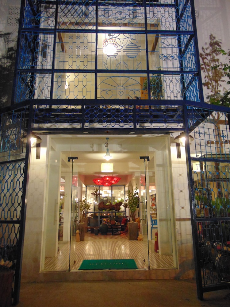 Hotel De Condor 1/46
