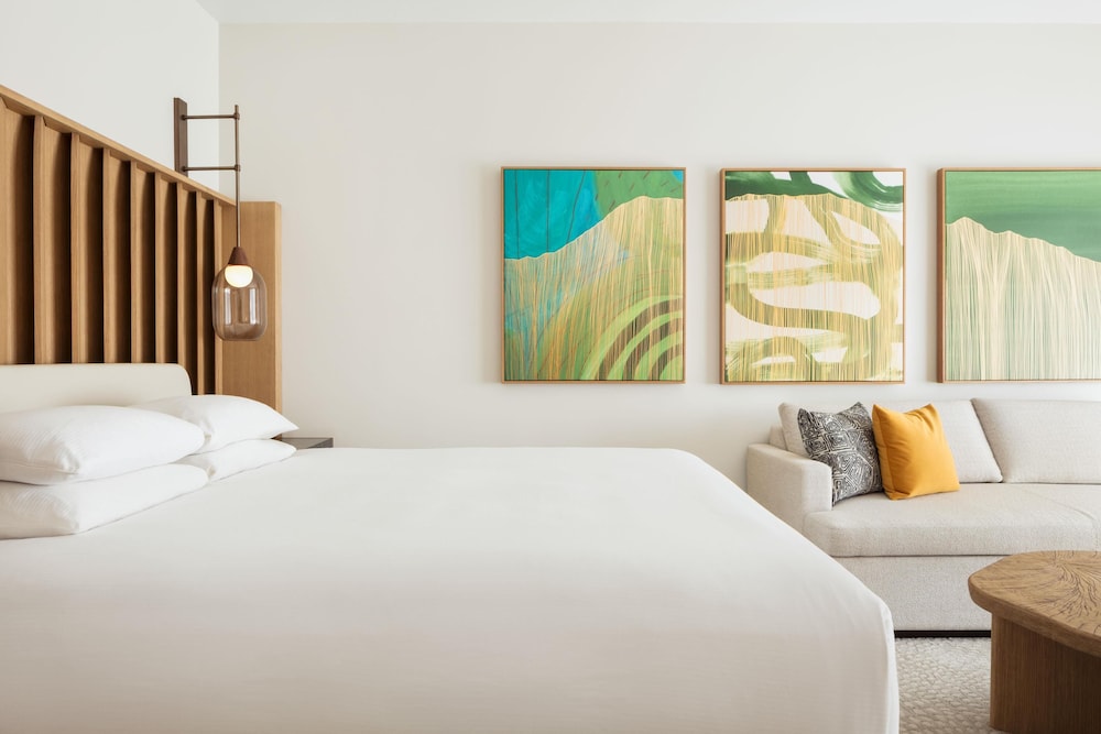 PALACE GRAND, KING BED, OCEAN VIEW, BATHTUB