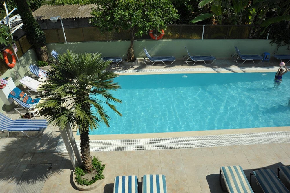 Anseli Hotel Apartments and Studios 22/33