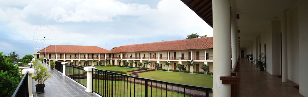 D Emmerick Salib Putih Hotel Salatiga 7/48