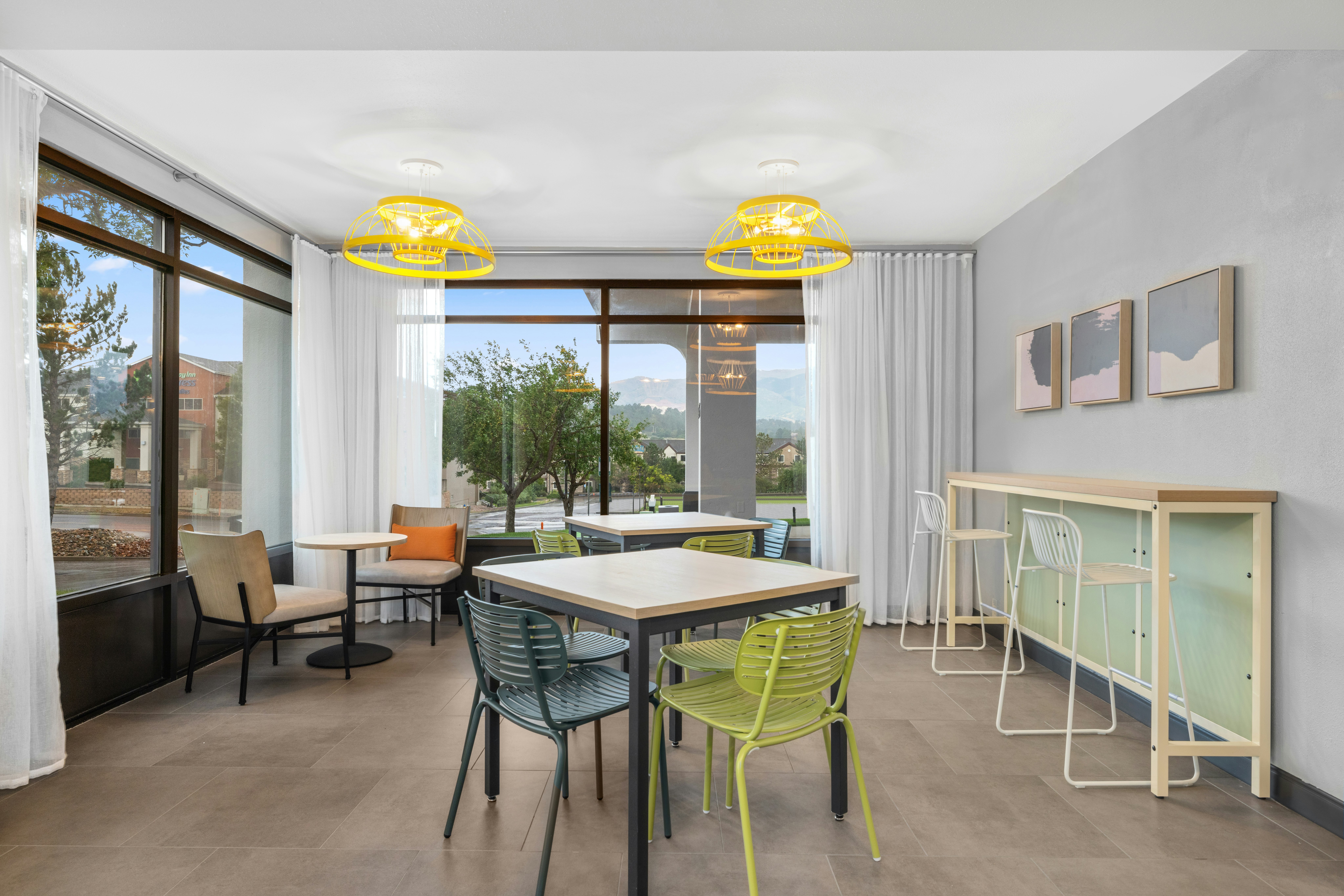 Spark by Hilton Colorado Springs I 25 Central 13/16