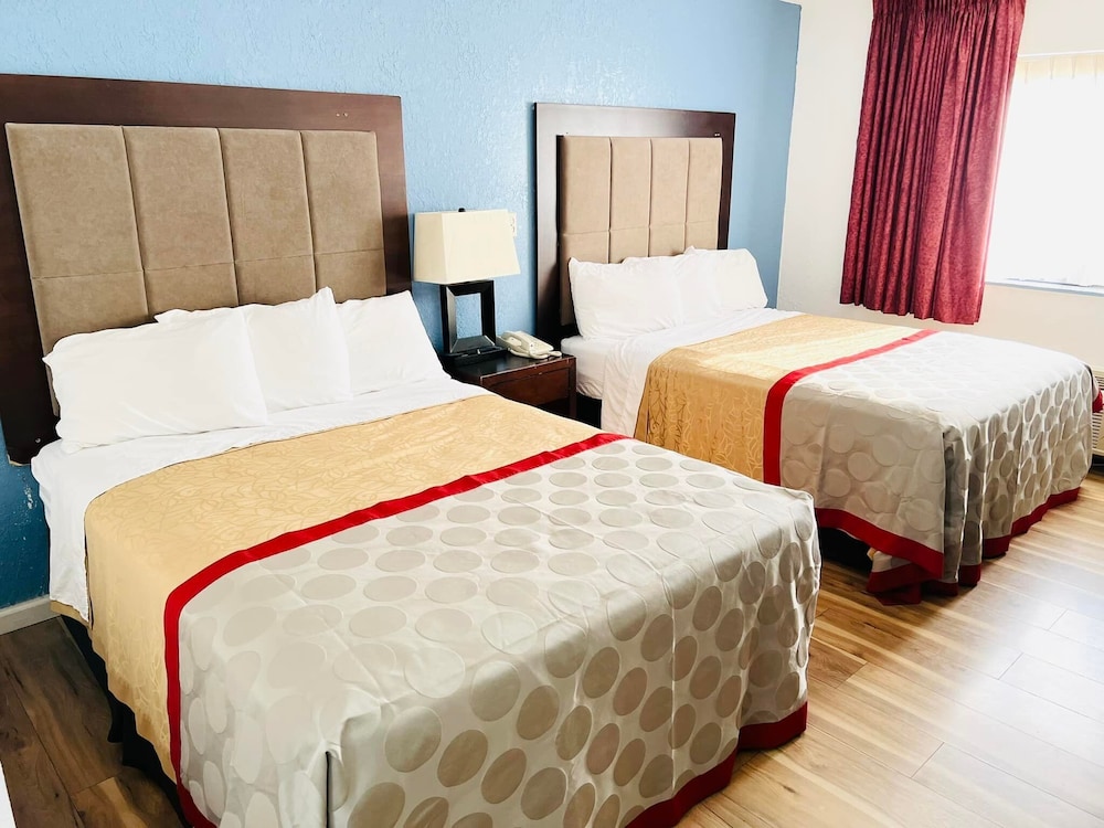 Super 8 by Wyndham Fort Scott 8/49