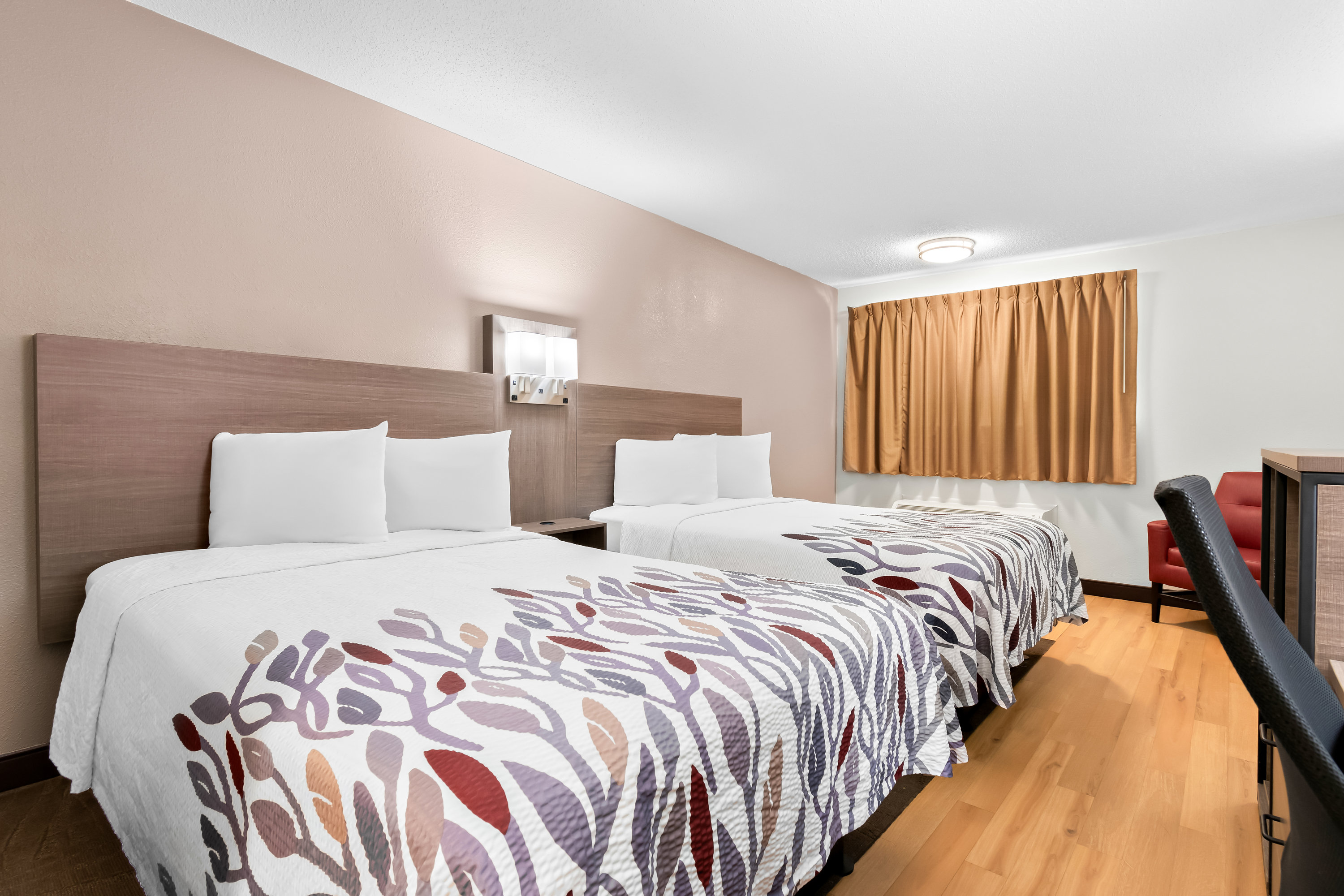 DELUXE, 2 DOUBLE BEDS