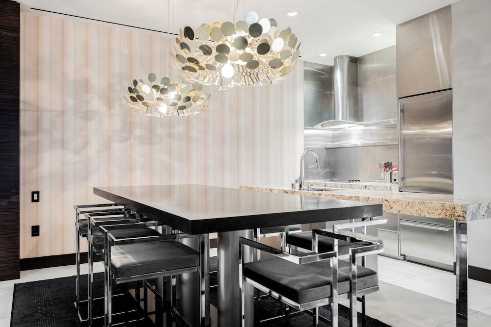 StripViewSuites at Palms Place 77/79