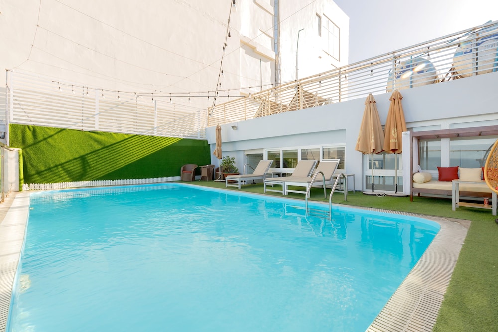 Paris Nha Trang Hotel & Apartment 68/72