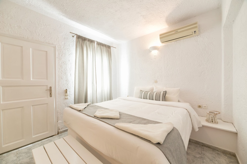 Artemis Suites Formerly Artemis Studios Megalochori 45/75