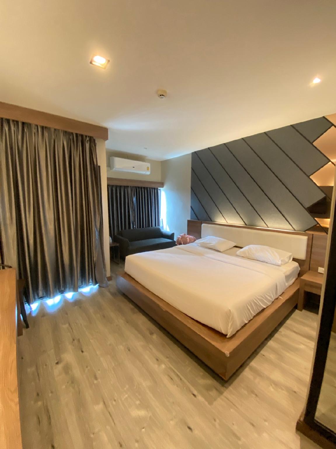 The Chess Hotel 19/38
