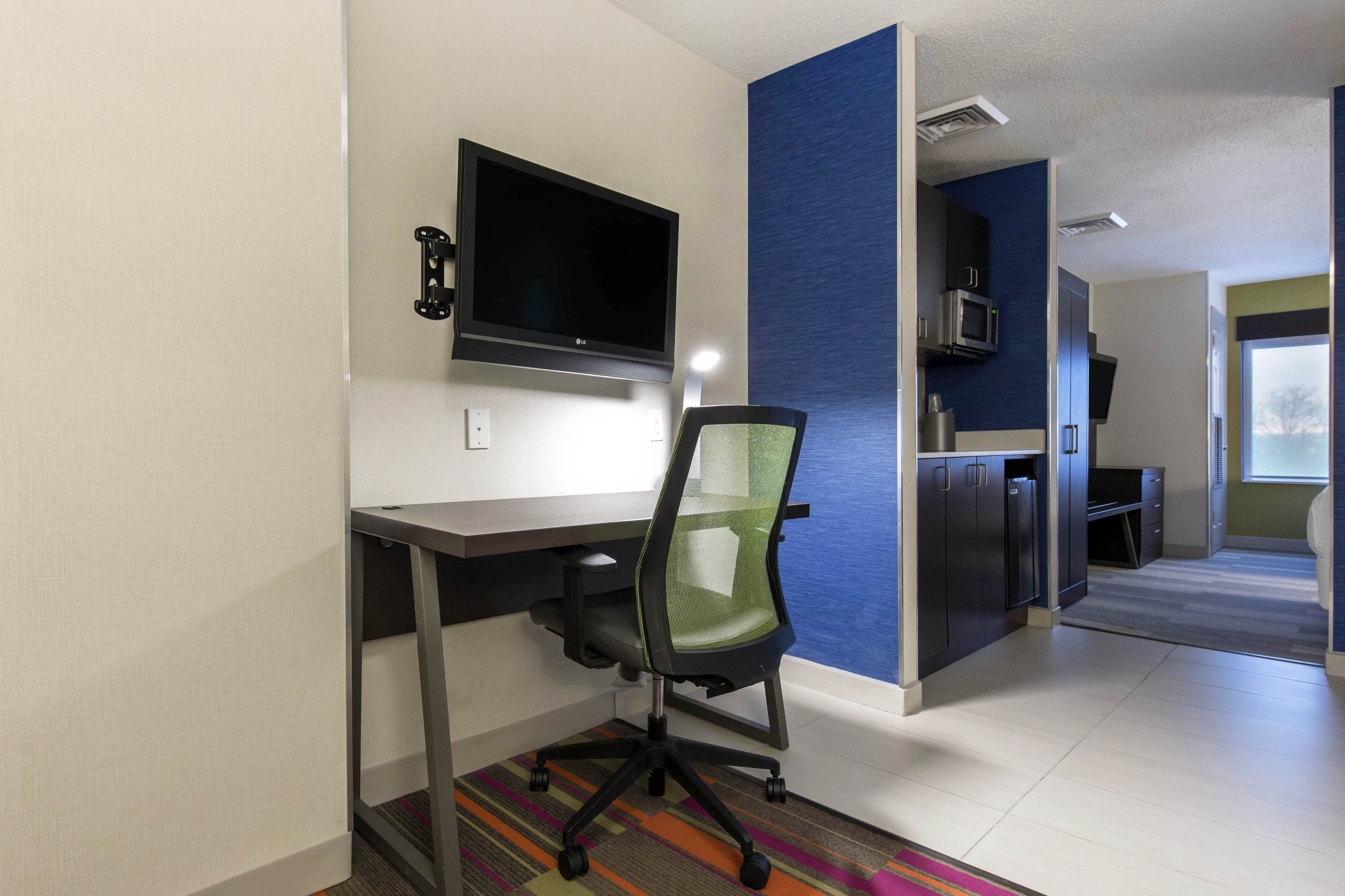 Holiday Inn Express and Suites Chicago West St Charles an IHG Hotel 62/72