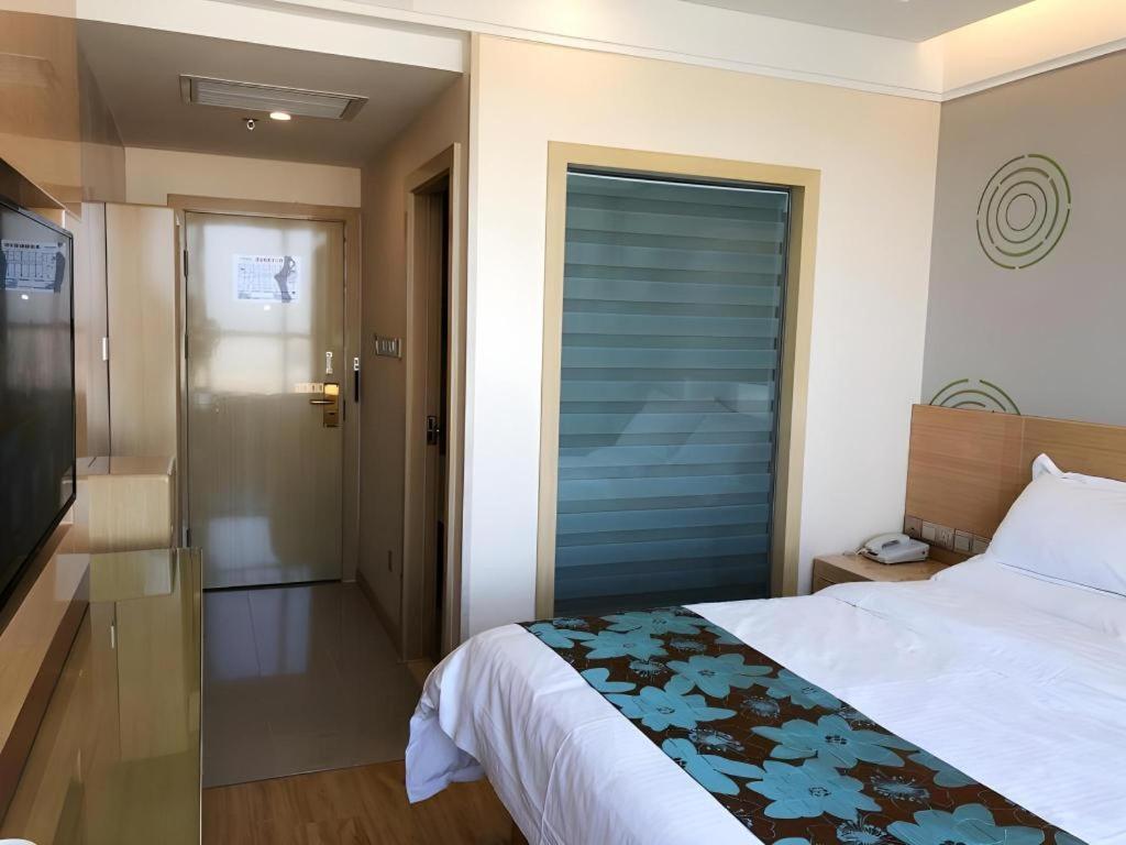 GreenTree Inn Urumqi Airport Tianyi International City 27/47