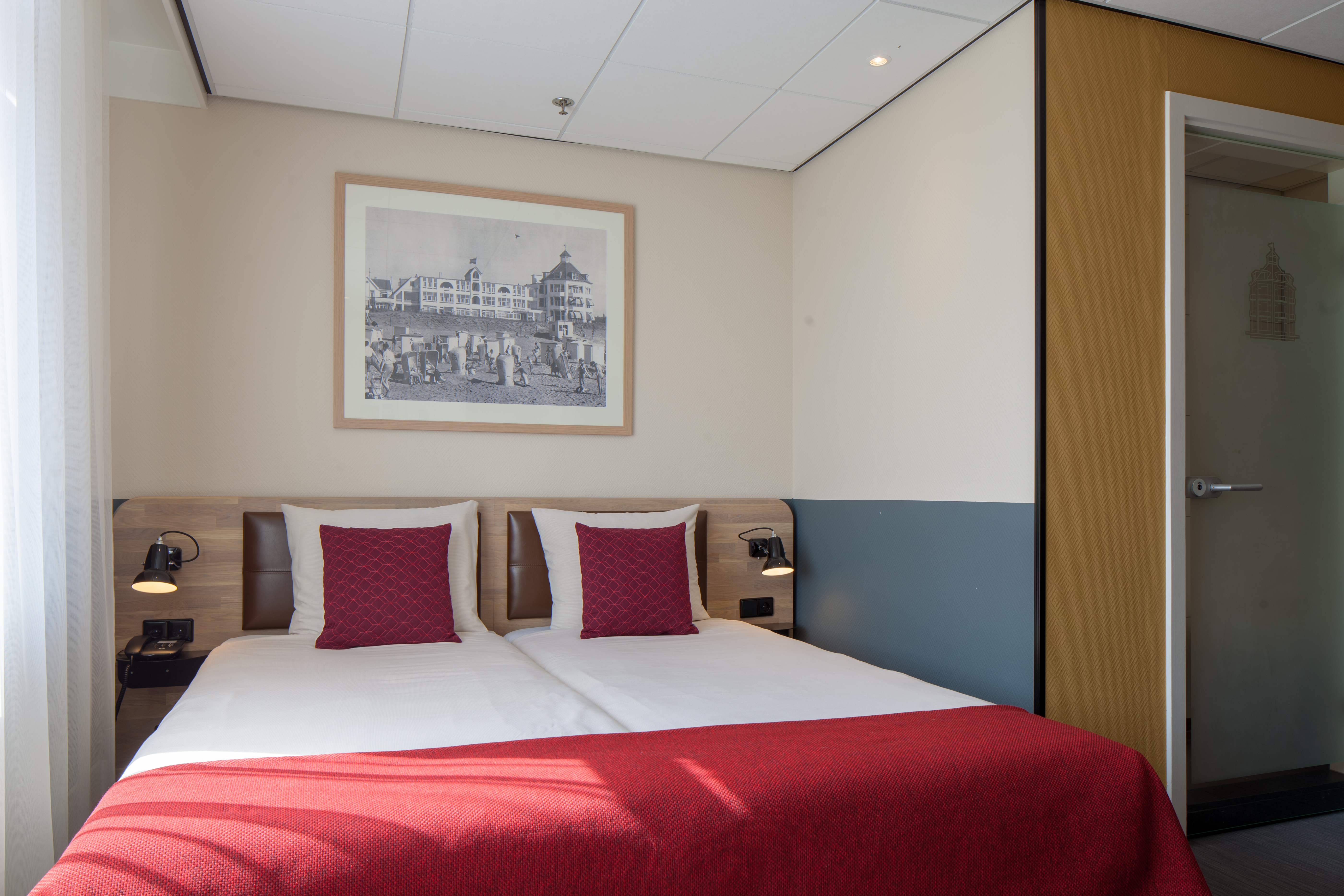 Room, Twin Beds, Land View