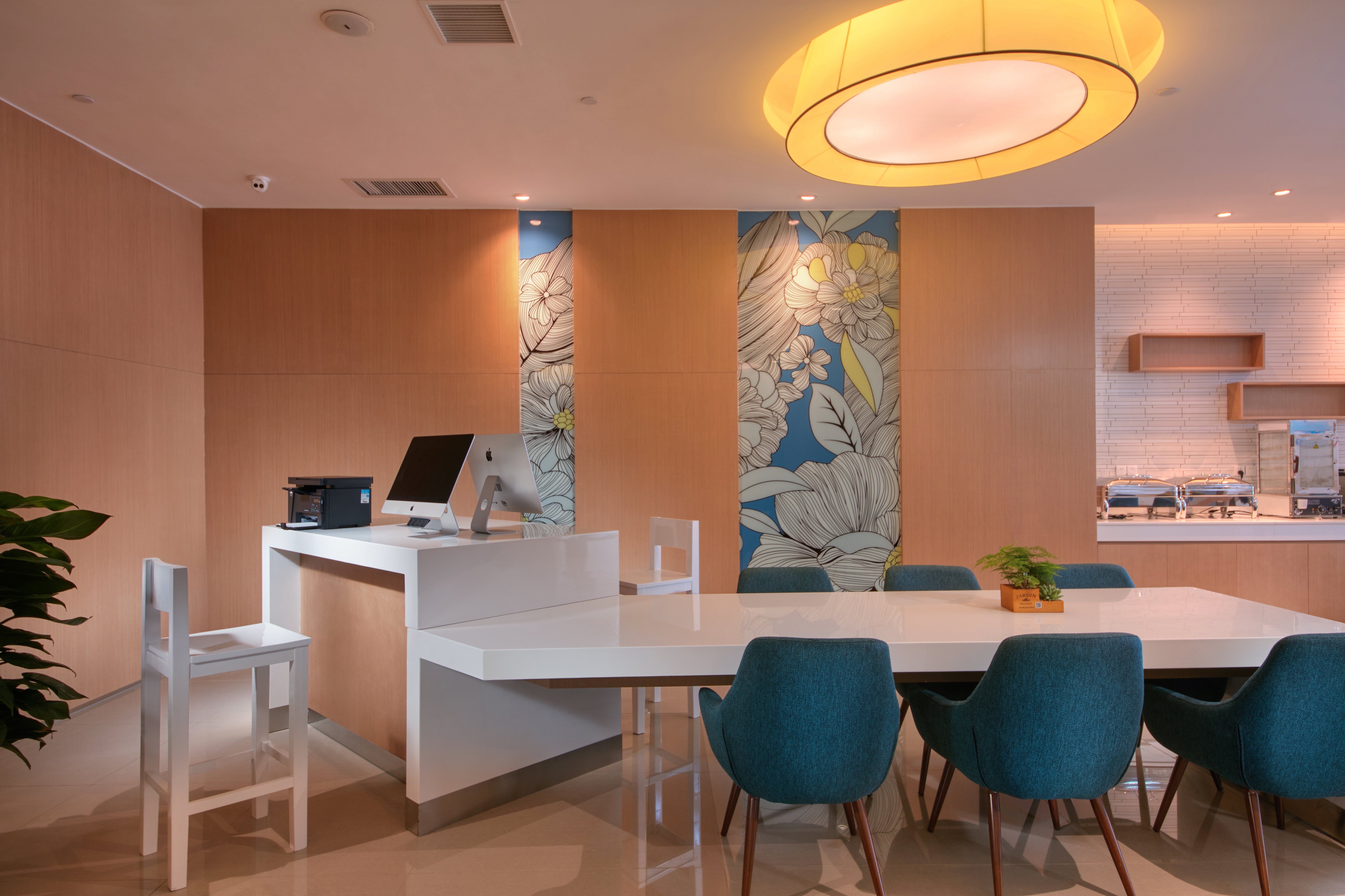 HOLIDAY INN EXPRESS LUOYANG YICHUAN 39/56