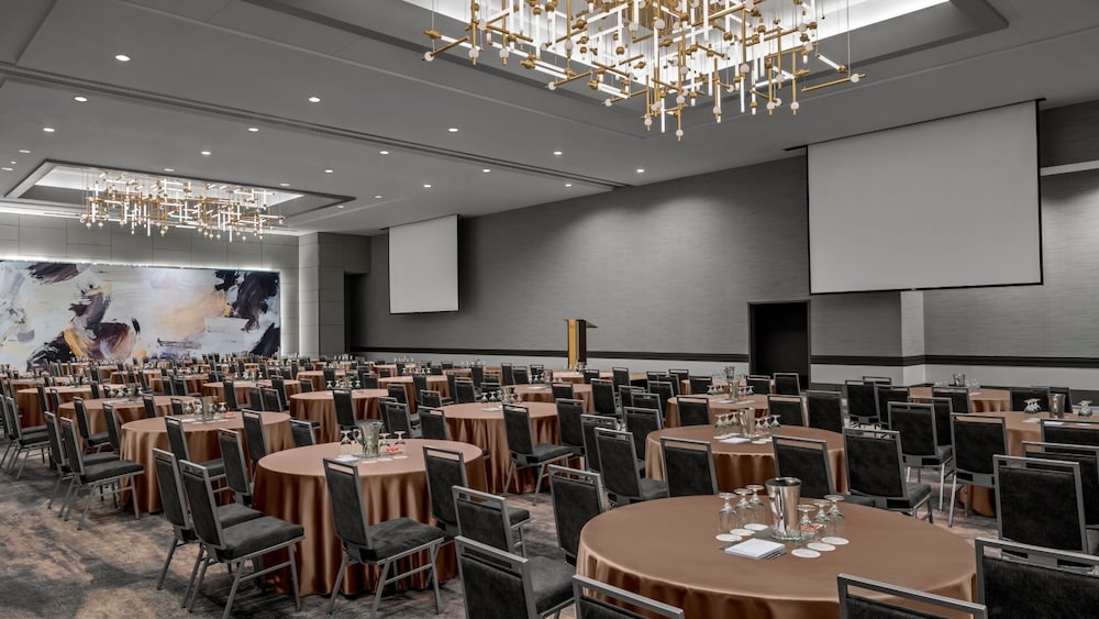 Fairmont Pittsburgh 67/75