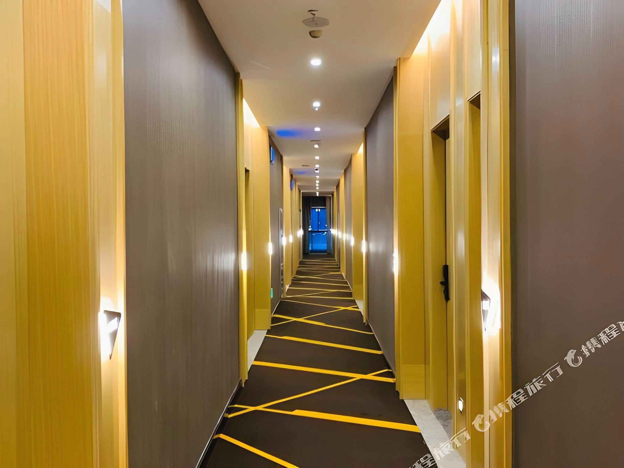 IU Hotels Wuhan Jianghan Road Metro Station 35/50